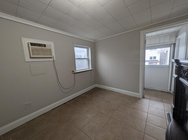 Building Photo - 1430 44th St
