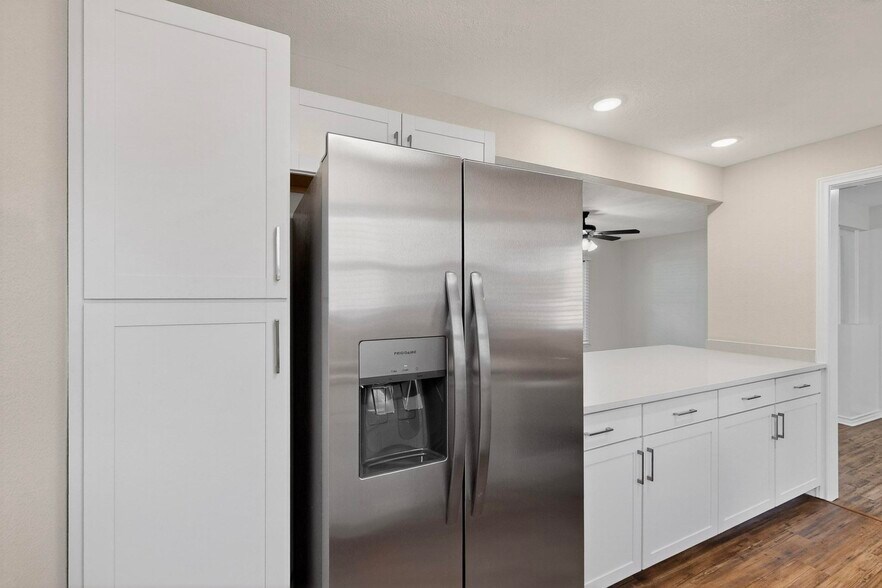 Building Photo - 2207 Housley Dr