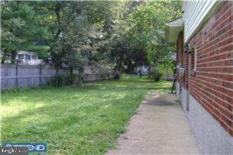 Building Photo - 423 Roseanna Ave