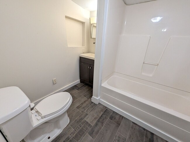 Building Photo - 1020 N Main St