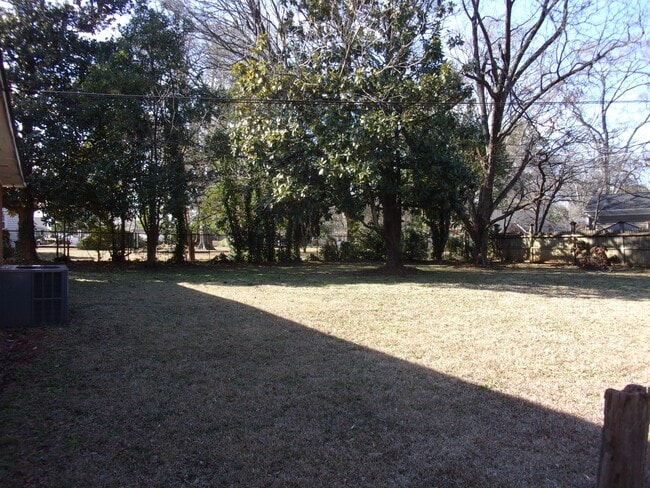 Building Photo - 917 Cherry Rd