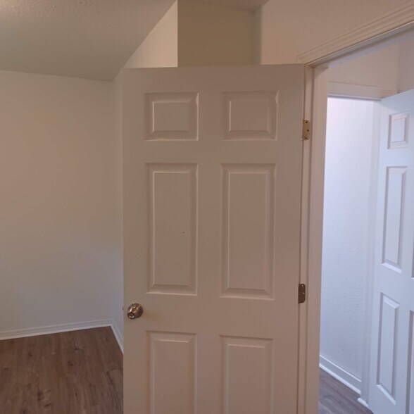 Building Photo - 505 W Maple
