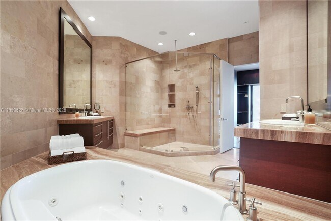 Building Photo - 5959 Collins Ave