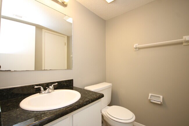 Building Photo - Southwest Pensacola Townhome Near NAS Pensacola with Granite Kitchen & Privacy-Fenced Patio