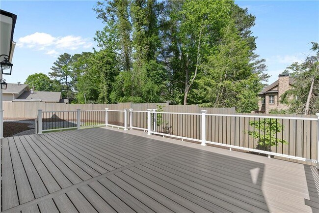 Building Photo - 1296 Hilton Dr