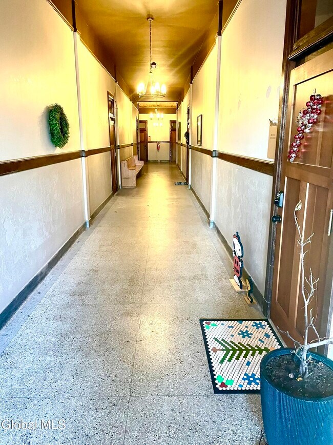 Building Photo - 34 William St