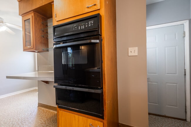 Building Photo - 5713 Spaulding St