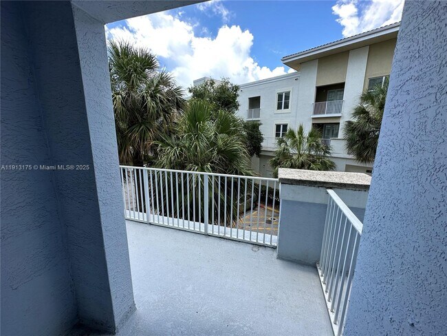 Building Photo - 1200 Town Center Dr