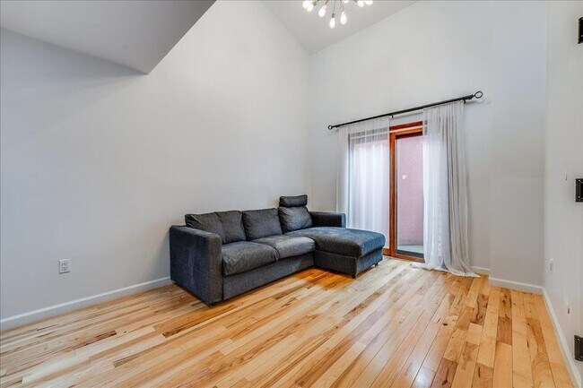 Building Photo - 416 63rd St