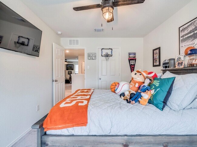 Building Photo - 624 Pepperbark Loop