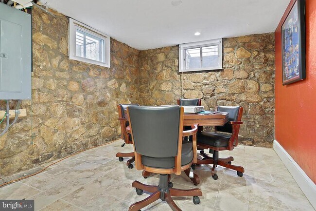 Building Photo - 2347 S Arlington Ridge Rd