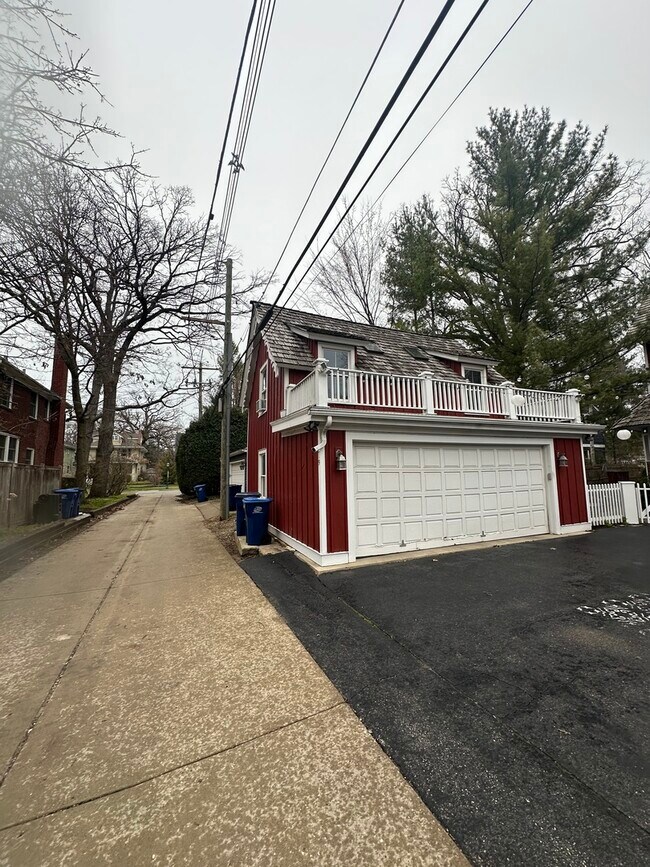 Building Photo - 219 6th Street Ch