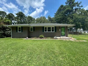 Building Photo - Ranch Style Home in Prime Location
