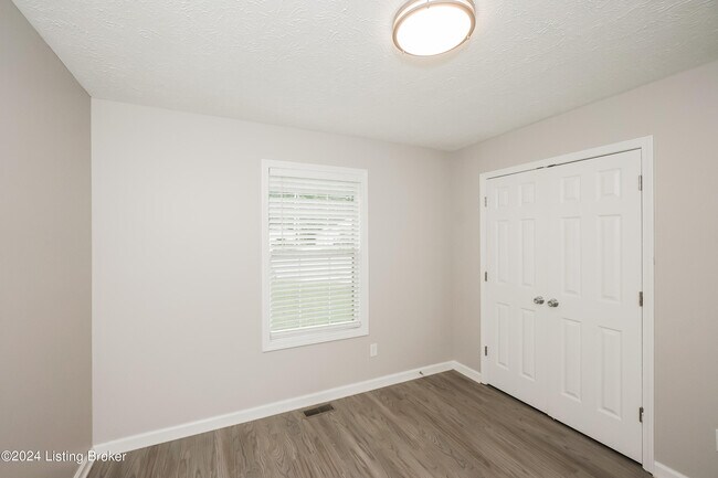 Building Photo - 806 Tin Dor Way