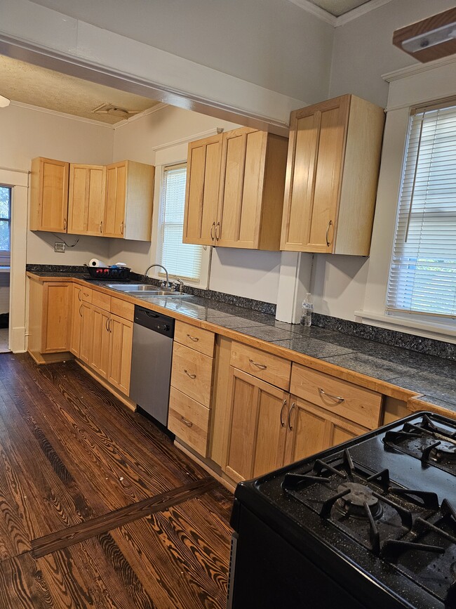 Building Photo - 920 N Church St