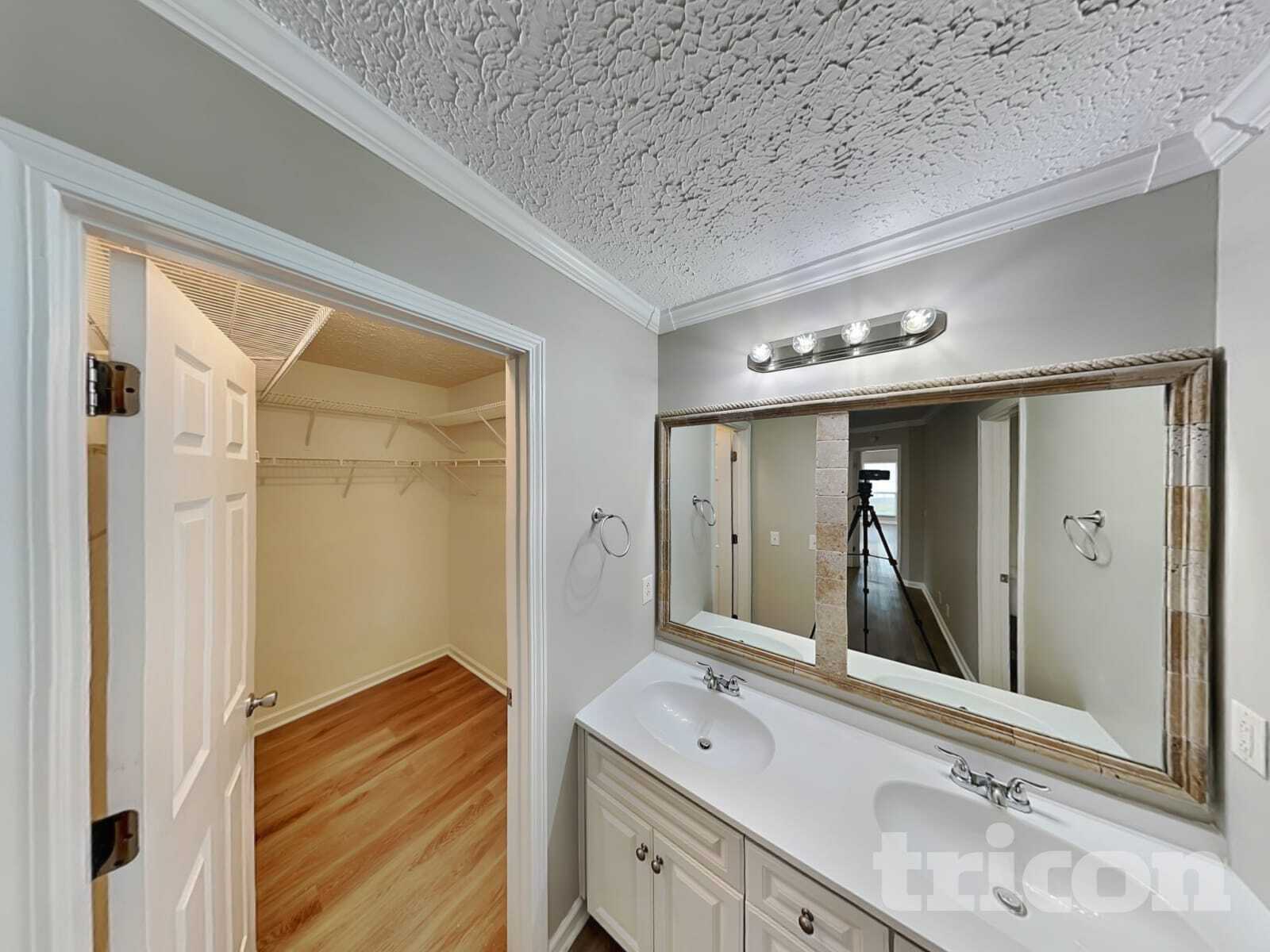 Building Photo - 716 Hallcrest Ct