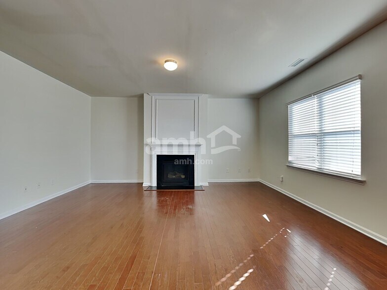 Building Photo - 8112 Hovingham Way