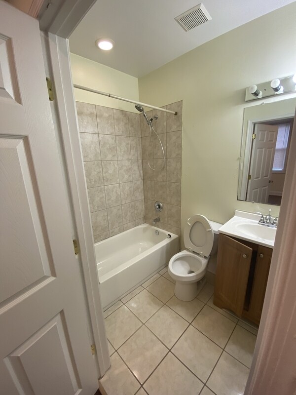 Building Photo - 1600 Light St