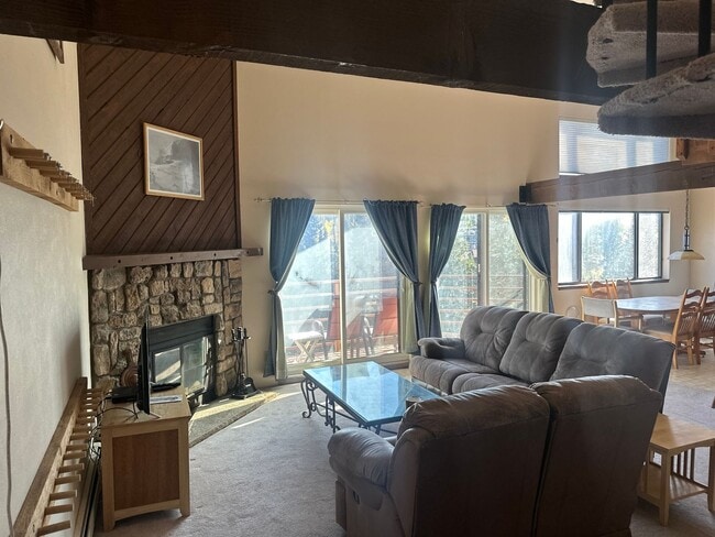 Building Photo - 2 bed plus large loft! All utilities inclu...