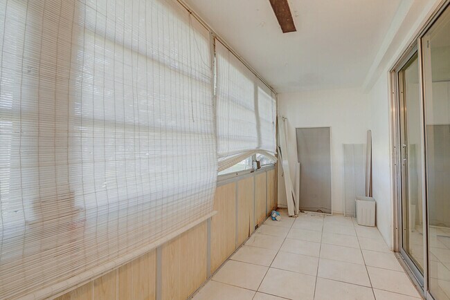 Building Photo - 177 Newport Dr