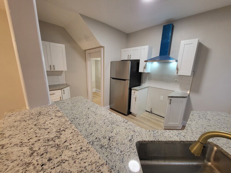 Building Photo - 1551 Alameda Ave