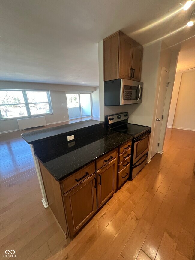 Building Photo - 3965 N Meridian St