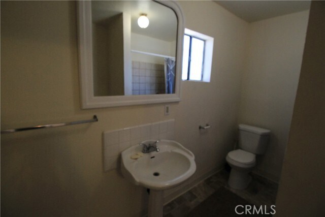 Building Photo - 1051 W 46th St