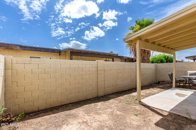 Building Photo - 747 W Rice Dr