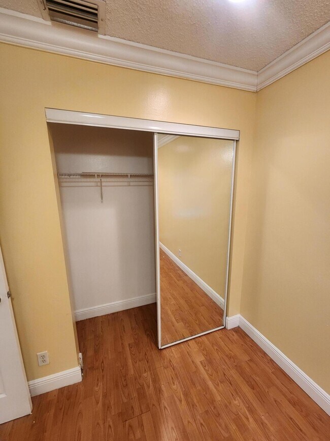 Building Photo - 5231 Pine Abbey Dr S