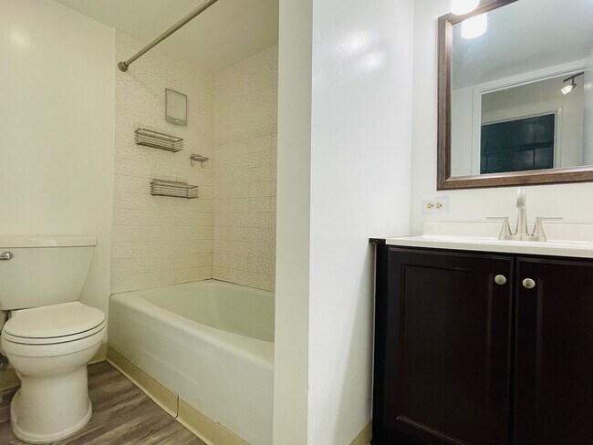 Building Photo - Partly Furnished 2-bedroom, 2-bath condo a...