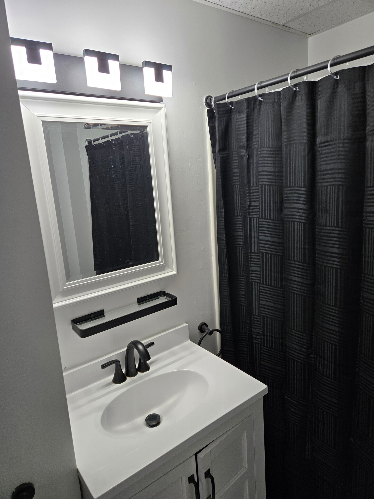 Building Photo - 1110 6th Ave