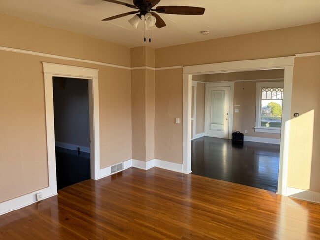 Building Photo - 286 Park St