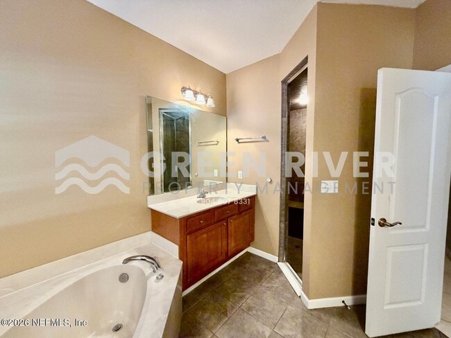 Building Photo - 1462 Scenic Oaks Dr