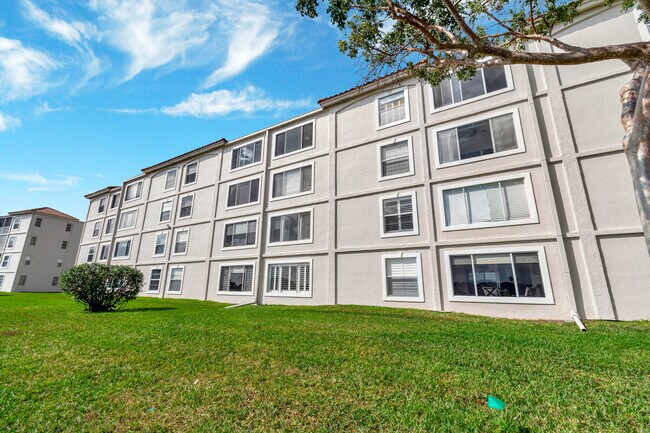 Building Photo - 14096 Huntington Pointe Dr