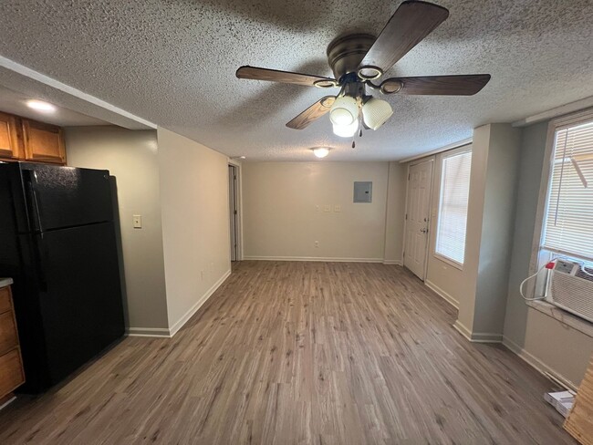 Building Photo - 2508 11th Ct
