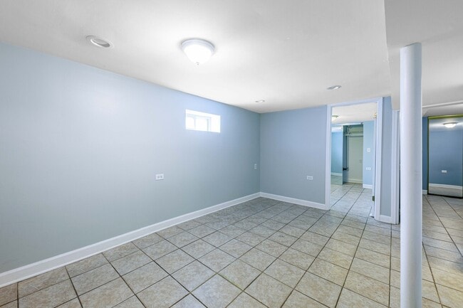 Building Photo - 5557 S Kildare Ave