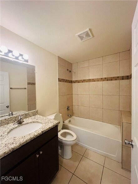 Building Photo - 3022 SE Santa Barbara Pl