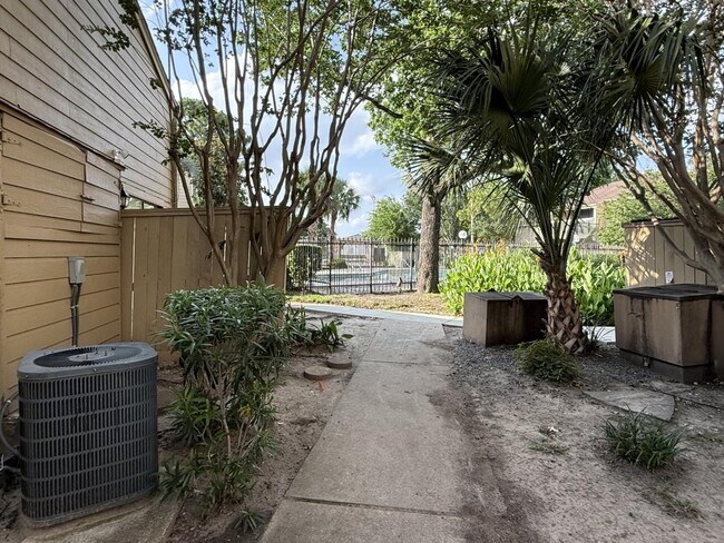 Building Photo - 9383 Pagewood Ln
