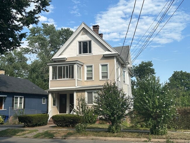 Primary Photo - 9 N Elm St