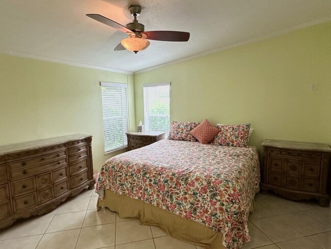 Building Photo - Spacious 3BR Single-Family Home Near Downtown Naples & Beaches