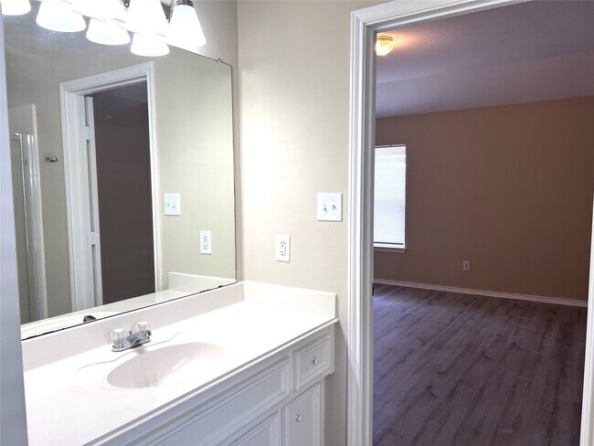 Building Photo - 12735 Wisteria Park Dr