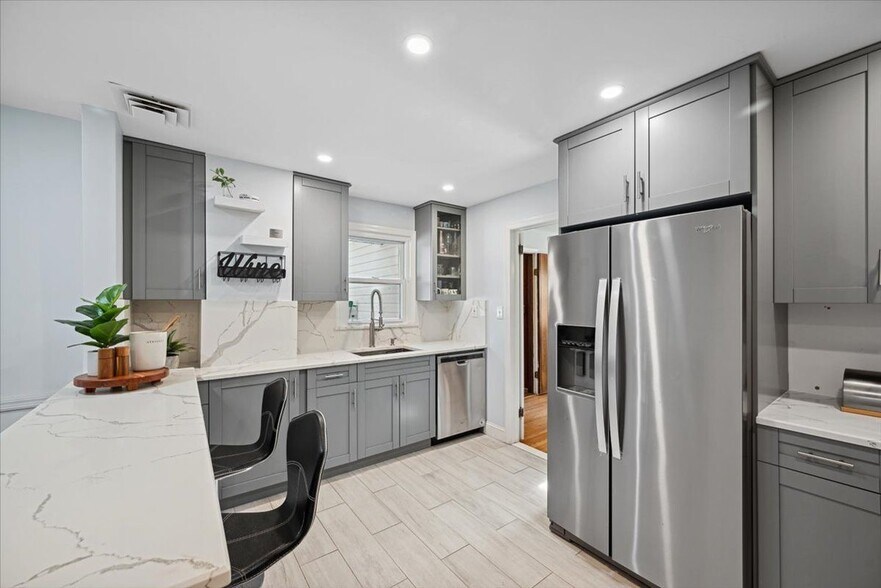 Building Photo - 16 Hickory Rd