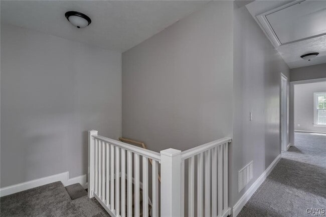 Building Photo - 137 St Mary St