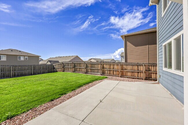 Building Photo - $2,350.00, 3 bed, 2.5 bath located in Peyt...