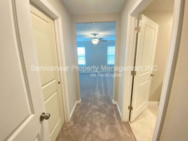 Building Photo - 11852 Dumaine Valley Rd