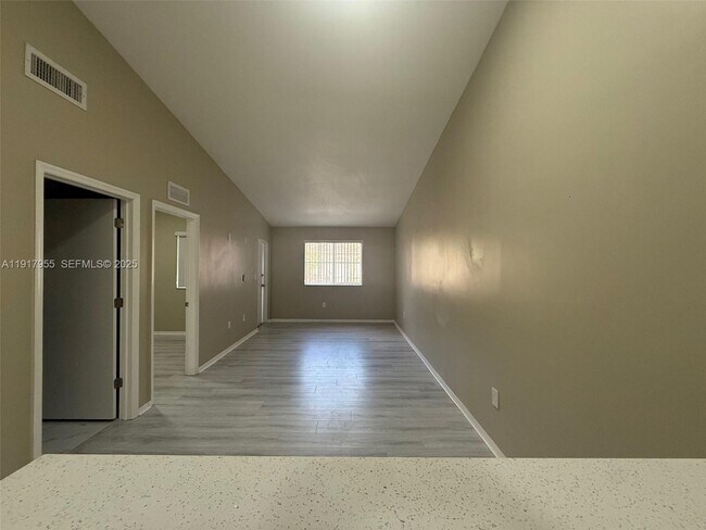 Building Photo - 2911 SE 13th Rd