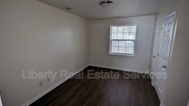 Building Photo - 125 Rolland St