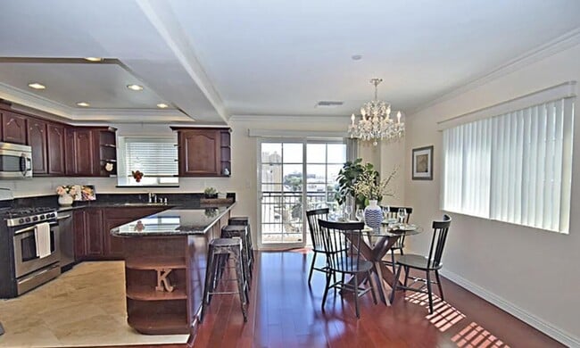 Building Photo - 700 S Ardmore Ave