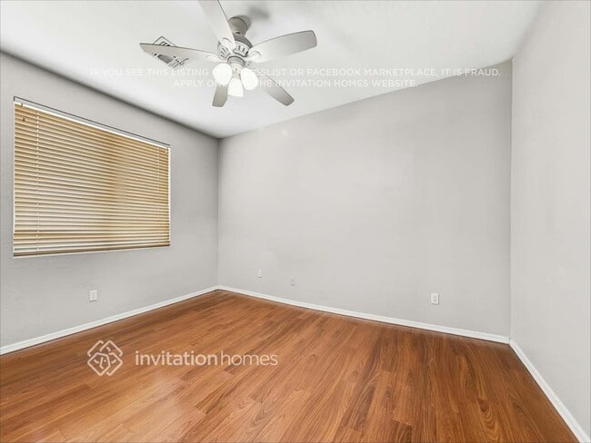 Building Photo - 3213 S 103rd Dr