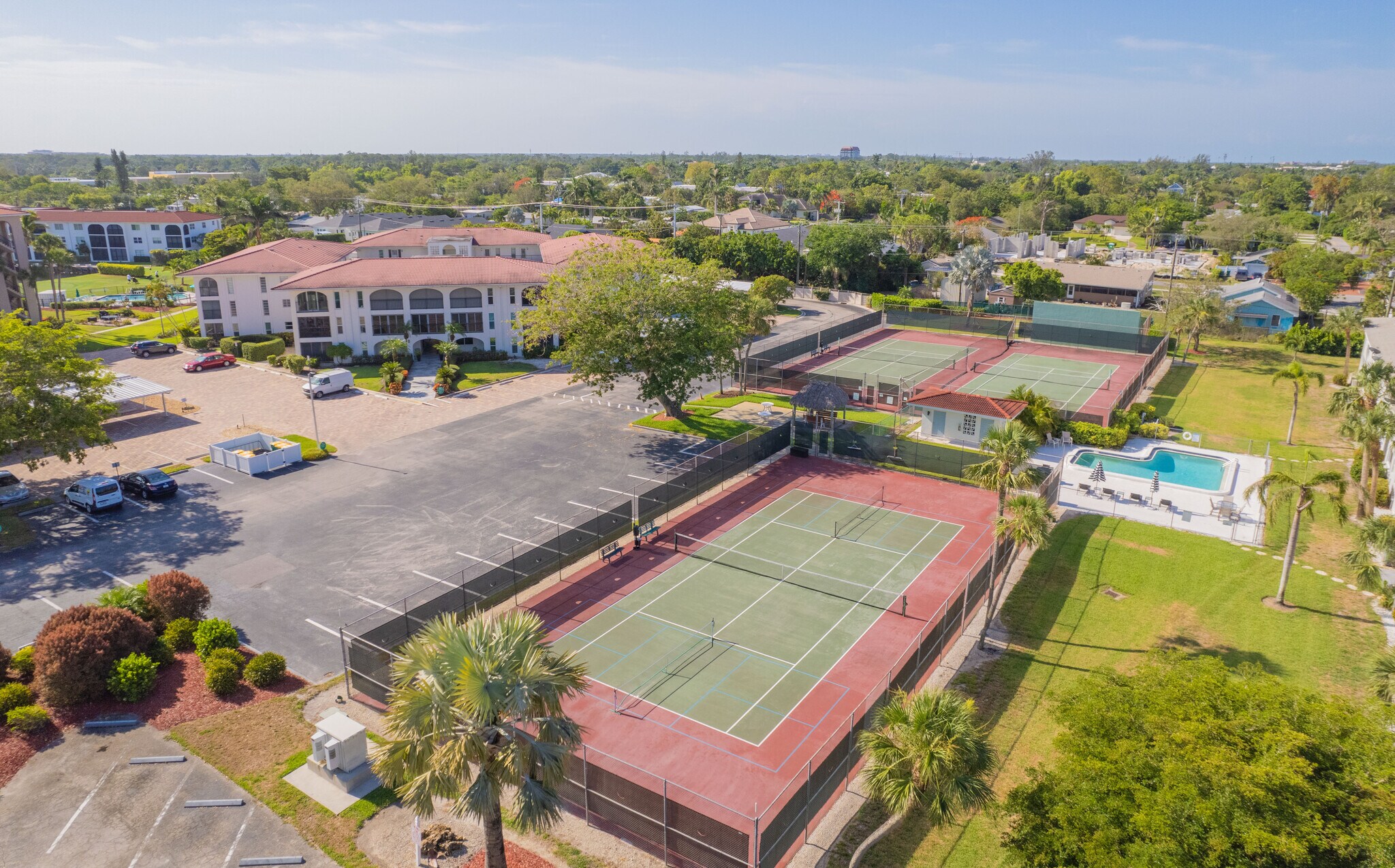 Building Photo - 5 High Point Cir W